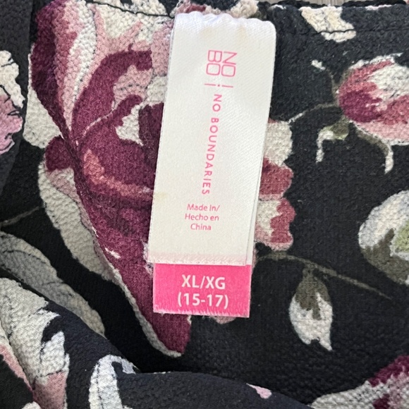 No Boundaries Junior's Black Floral Ruffled Jumpsuit Size XL - Picture 9 of 10